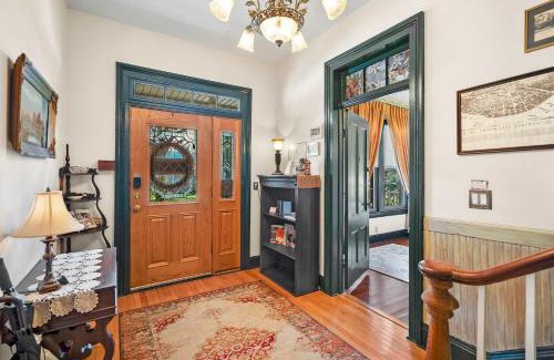 Green Cove Springs House | Downtown Historic Victorian Steps to Clay Theatre