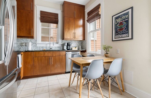 Cannonborough Elliotborough Apartment | Downtown Historic Condo Steps to King St