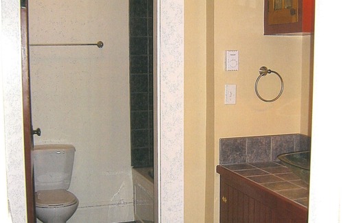 Yarmouth Apartment | Downtown Historic District minutes to waterfront and downtown amenities.