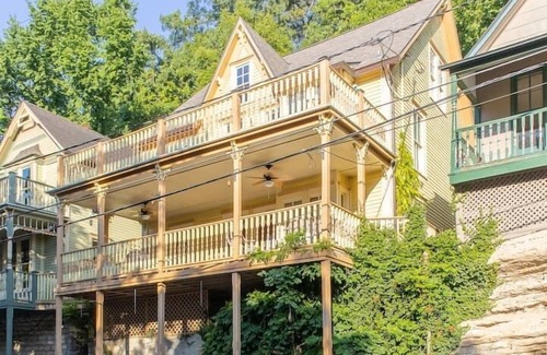 Eureka Springs Historic District House | Downtown House w/Parking! On Spring St, Sleeps 6!