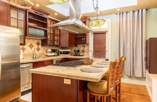 Eureka Springs Historic District House | Downtown House w/Parking! On Spring St, Sleeps 8!