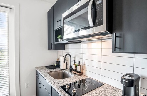 Neartown Condo | Downtown Houston | Studio | Shared Pool & Gym