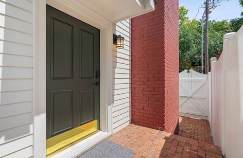 Quigley House | Downtown Huntsville Gem, 2BR Walk to the Square!