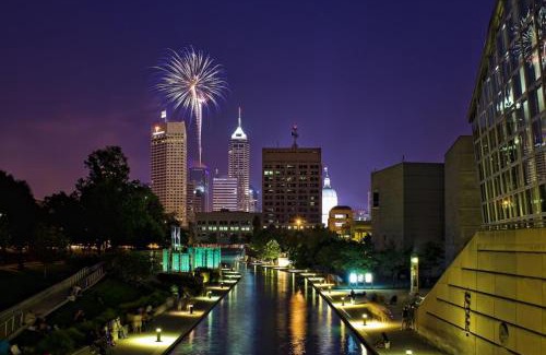 Mile Square Apartment | Downtown Indy King Lucas Oil- Conv Center Skywalk#1