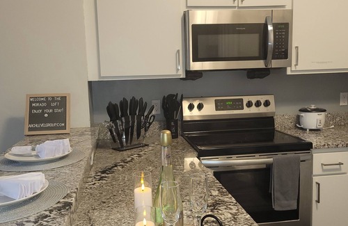 Mile Square Apartment | Downtown Indy King Suite Lucas Oil Conv Center Skywalk#1