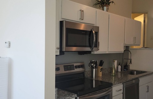 Mile Square Apartment | Downtown Indy Lucas Oil Conv Center Skywalk #6