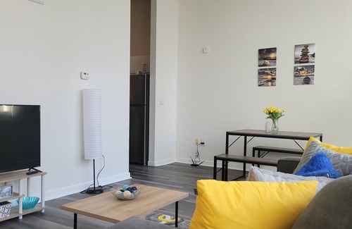 Mile Square Apartment | Downtown Indy Lucas Oil Conv Center Skywalk #6