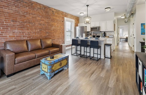 Lockerbie Square Apartment | Downtown Indy with Fire Pit and Free Parking