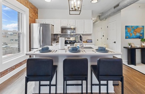 Lockerbie Square Apartment | Downtown Indy with Fire Pit and Free Parking