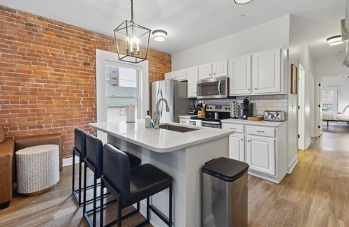 Lockerbie Square Apartment | Downtown Indy with Fire Pit and Free Parking