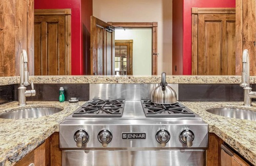 Jackson Hole Hotel | Downtown Jackson - 2 Bedroom Deluxe Suite