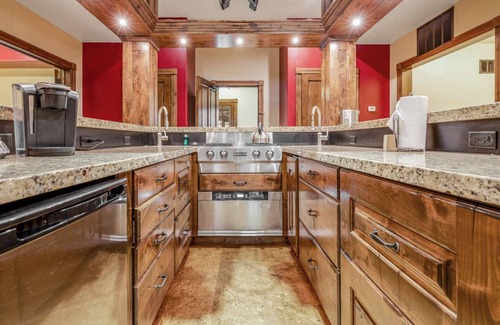 Jackson Hole Hotel | Downtown Jackson - 2 Bedroom Deluxe Suite