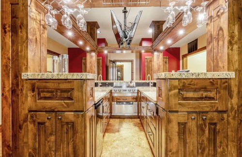 Jackson Hole Hotel | Downtown Jackson - 3 Bedroom Deluxe Suite