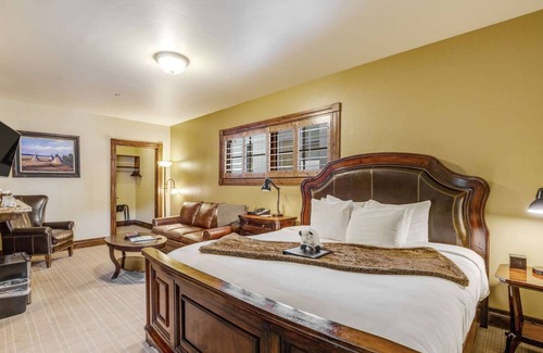 Jackson Hole Hotel | Downtown Jackson - Deluxe King Suite