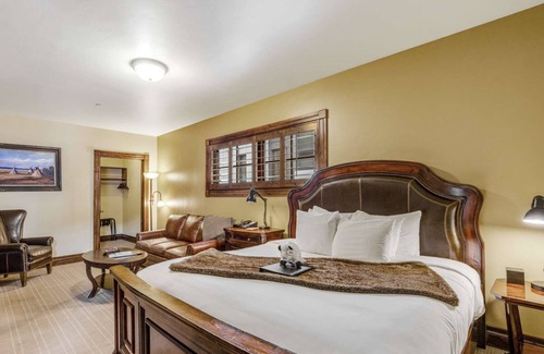 Jackson Hole Hotel | Downtown Jackson - Deluxe King Suite