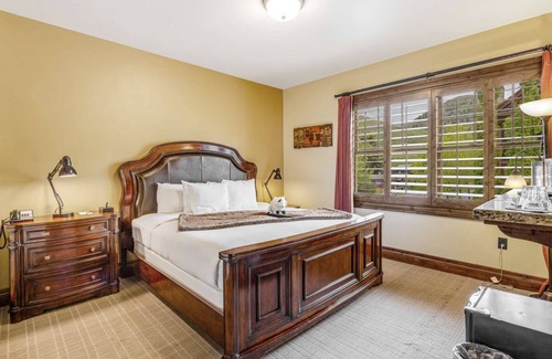 Jackson Hole Hotel | Downtown Jackson - Single King Room