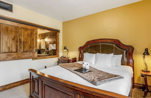 Jackson Hole Hotel | Downtown Jackson - Single King Room