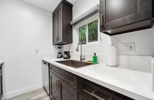 Adams Hill Apartment | Downtown LA 2B 2B - Right Near Dodger Stadium !