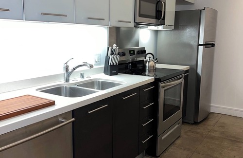 Vernon Apartment | Downtown LA Loft: Urban Charm