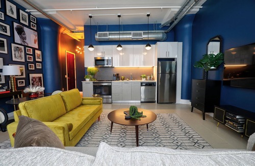 Historic Core Condo | Downtown LA Loft w/Rock & Roll Vibe, Rooftop Pool + Free Parking