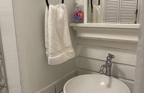 Freetown - Port Rico Apartment | Downtown Lafayette Gem: Stylish 1BR Apartment!