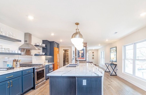 North Central Columbia Apartment | Downtown Loft w/Gourmet Kitchen. Walk Everywhere!
