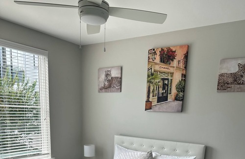 Eastside Condo | Downtown "Luxurious" Condo Hideaway in located 5 mins from River Street!