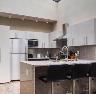East Town Apartment | Downtown Luxury 2BR Penthouse Apt
