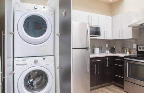 East Town Apartment | Downtown Luxury 2BR Penthouse Apt