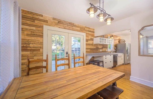 Appleton House | -Downtown Luxury at Lawrence