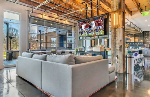 Optimist Park Apartment | Downtown luxury unit. Coffee station!