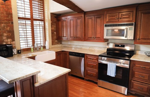 Greenville Downtown House | Downtown Main St w/Parking