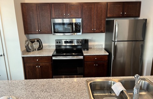 Downtown Memphis Apartment | Downtown Memphis Loft! Walking distance from Beale street! Garage parking!