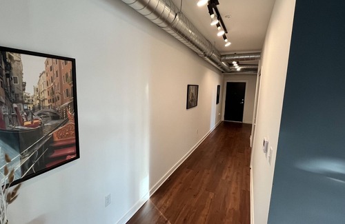 Downtown Memphis Apartment | Downtown Memphis Loft! Walking distance from Beale street! Garage parking!