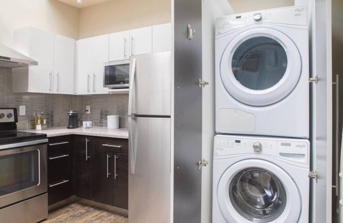 East Town Apartment | Downtown Modern 2BR Loft