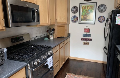 Napa Condo | Downtown Napa, Sleeps 4-5, Pool, 31 Day Min., July 7-Aug. 10, n2 Bdrms 2 Baths