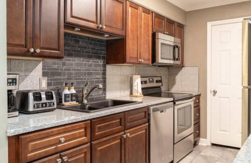 Rutledge Hill Apartment | Downtown Nashville Condo, Walk to Broadway with Free Parking