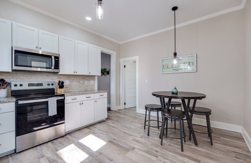 South Park House | Downtown near UD|Amazing Patio|Private Parking