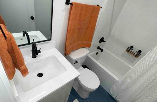 Mid City North Villa | Downtown New 3 Story Sleeps 14