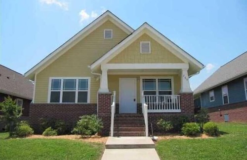 Spencer J. McCallie House | Downtown- Newly renovated, luxury in quiet neighborhood! 2miles to everything!