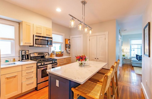 Yachting Village House | Downtown Newport-Beautiful Home w/2 Parking Spots