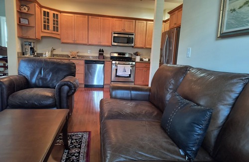 Off Broadway Condo | Downtown Newport Gem/Walkable location