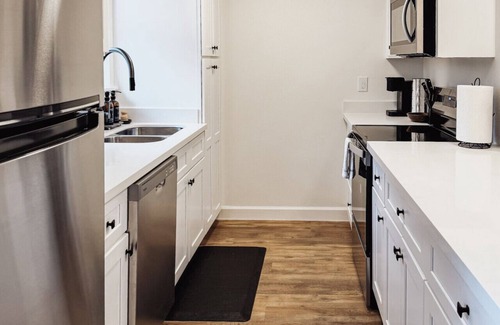Biloxi Condo | Downtown Ocean Springs 2 bed 1 bath with pool, close to beach