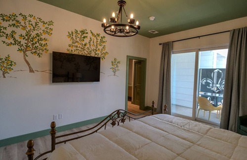 Biloxi Hotel | Downtown Ocean Springs Suite 202