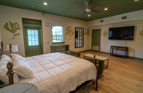 Biloxi Hotel | Downtown Ocean Springs Suite 210