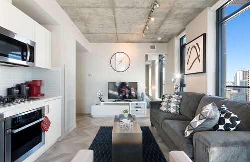 Beltline Apartment | Downtown Paradise lodge, 2 beds, 2 baths, Sofa bed with Pool