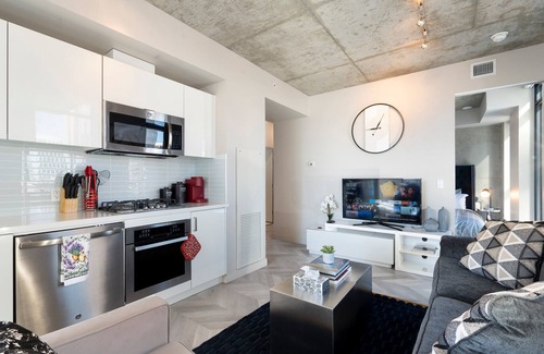 Beltline Apartment | Downtown Paradise lodge, 2 beds, 2 baths, Sofa bed with Pool