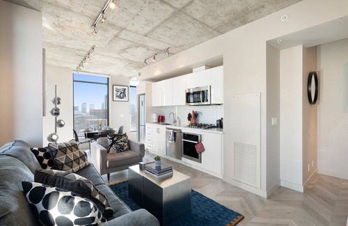 Beltline Apartment | Downtown Paradise lodge, 2 beds, 2 baths, Sofa bed with Pool