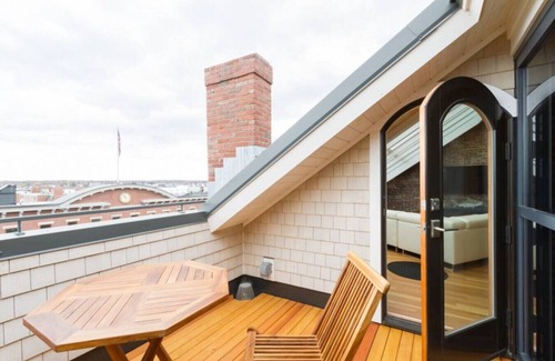 Old Port Apartment | Downtown Penthouse Suite - Stunning Harbor Views