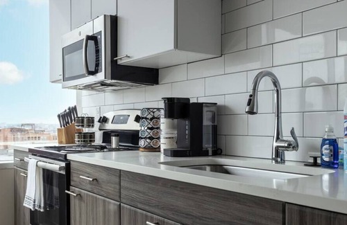 Downtown Kansas City Apartment | Downtown Penthouse Studio King Bed Amazing Views